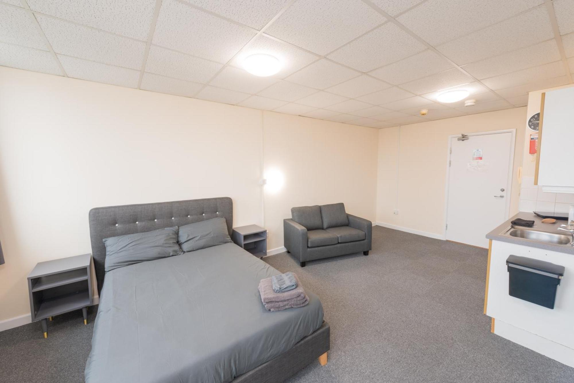 Superior En-Suite Apartment 6 Плимът Екстериор снимка