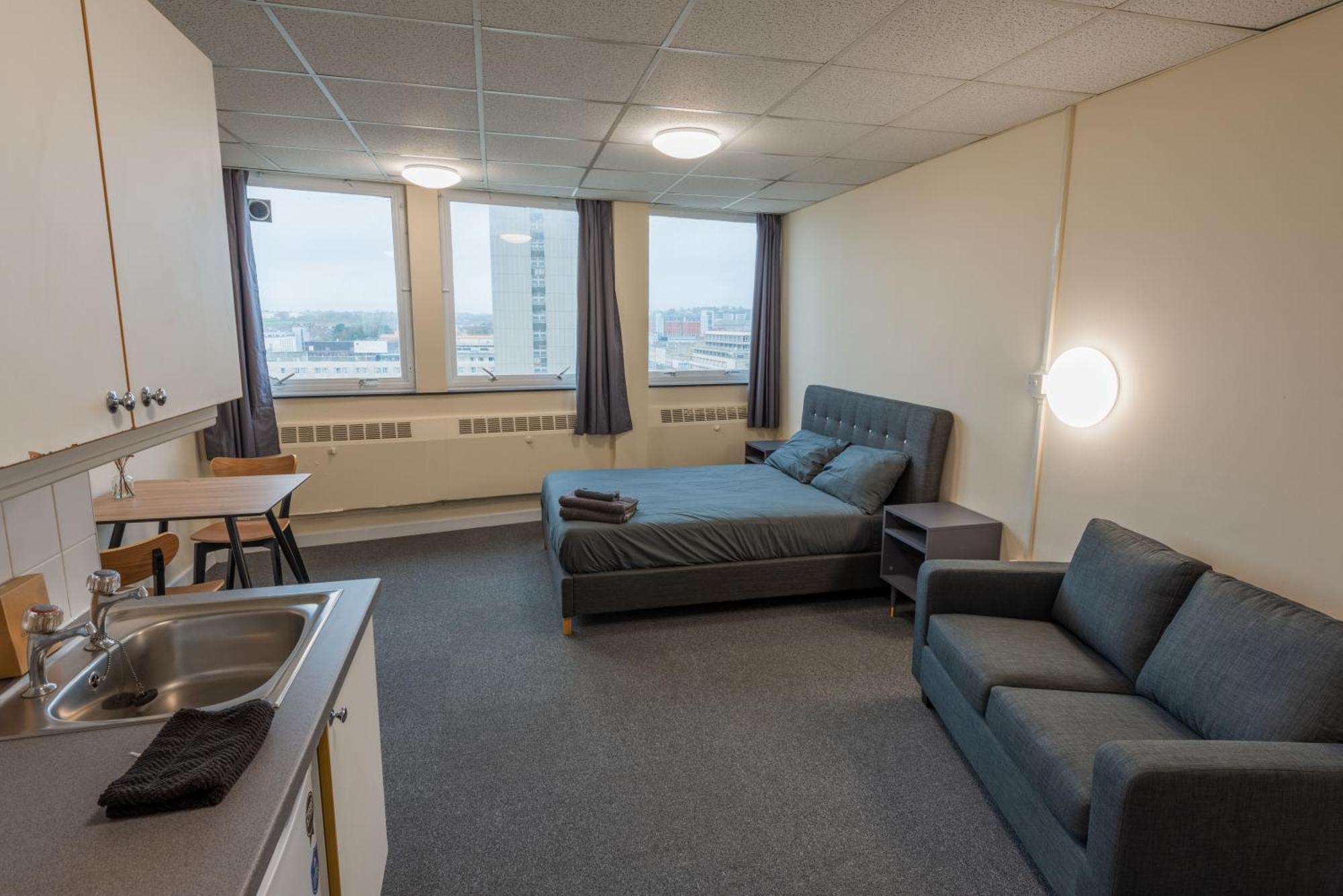 Superior En-Suite Apartment 6 Плимът Екстериор снимка