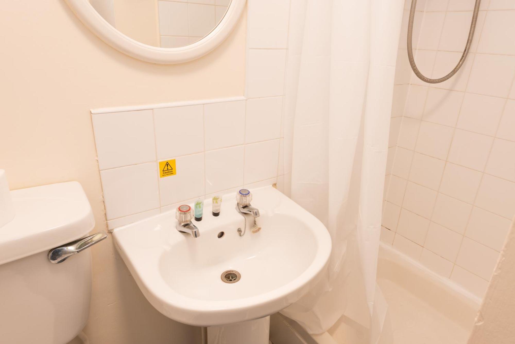 Superior En-Suite Apartment 6 Плимът Екстериор снимка